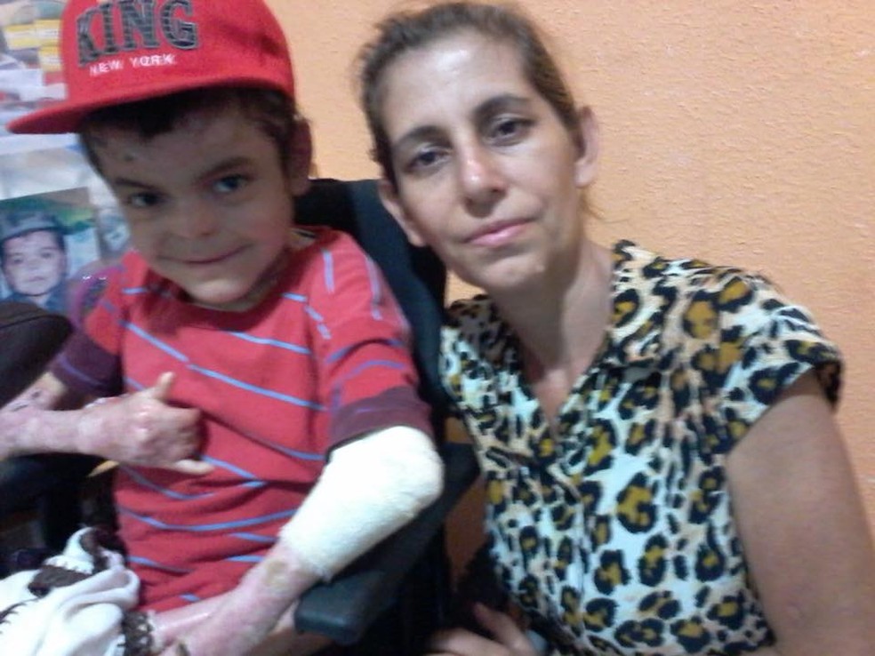 MÃ£e de Serginho, Rita de CÃ¡ssia, estava muito debilitada. â Foto: Arquivo Pessoal/ReproduÃ§Ã£o