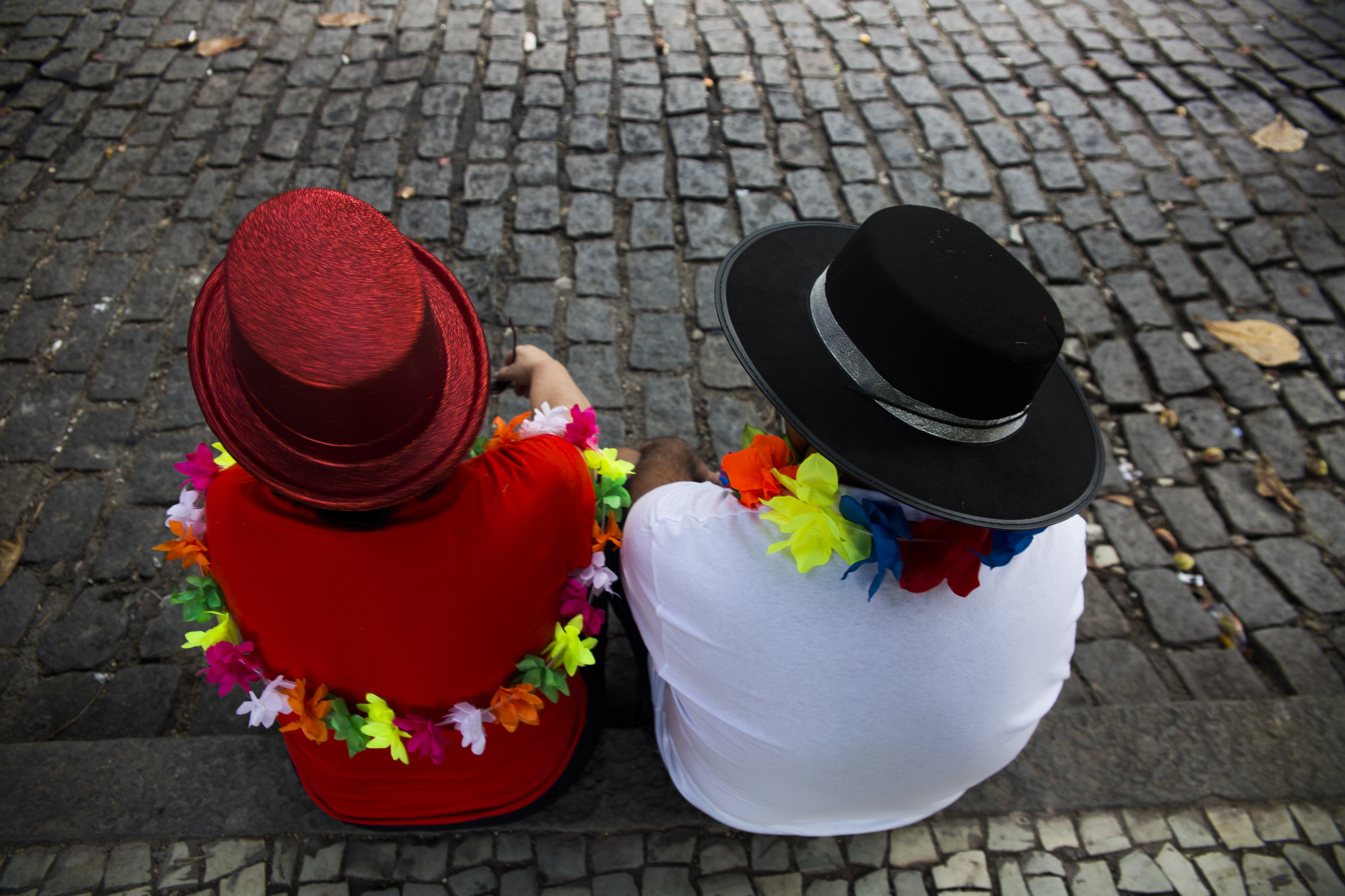 Foliões no último desfile do Simpatia É Quase Amor, em Ipanema