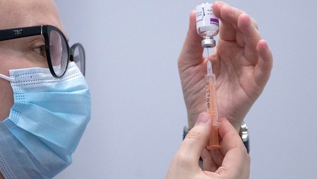 Por volta de 45% dos brasileiros já estão totalmente imunizados (Foto: Getty Images via BBC)