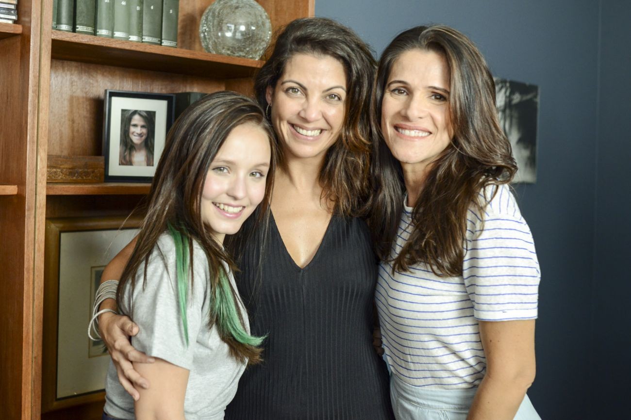 Larissa Manoela, Thalita Rebouças e Ingrid Guimarães nos bastidores do filme 'Fala Sério, Mãe'  (Foto: divulgação )