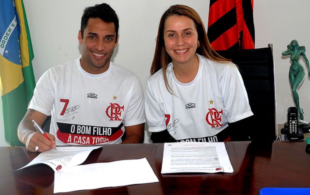 Ibson flamengo assinatura contrato (Foto: Alexandre Vidal / Fla Imagem)