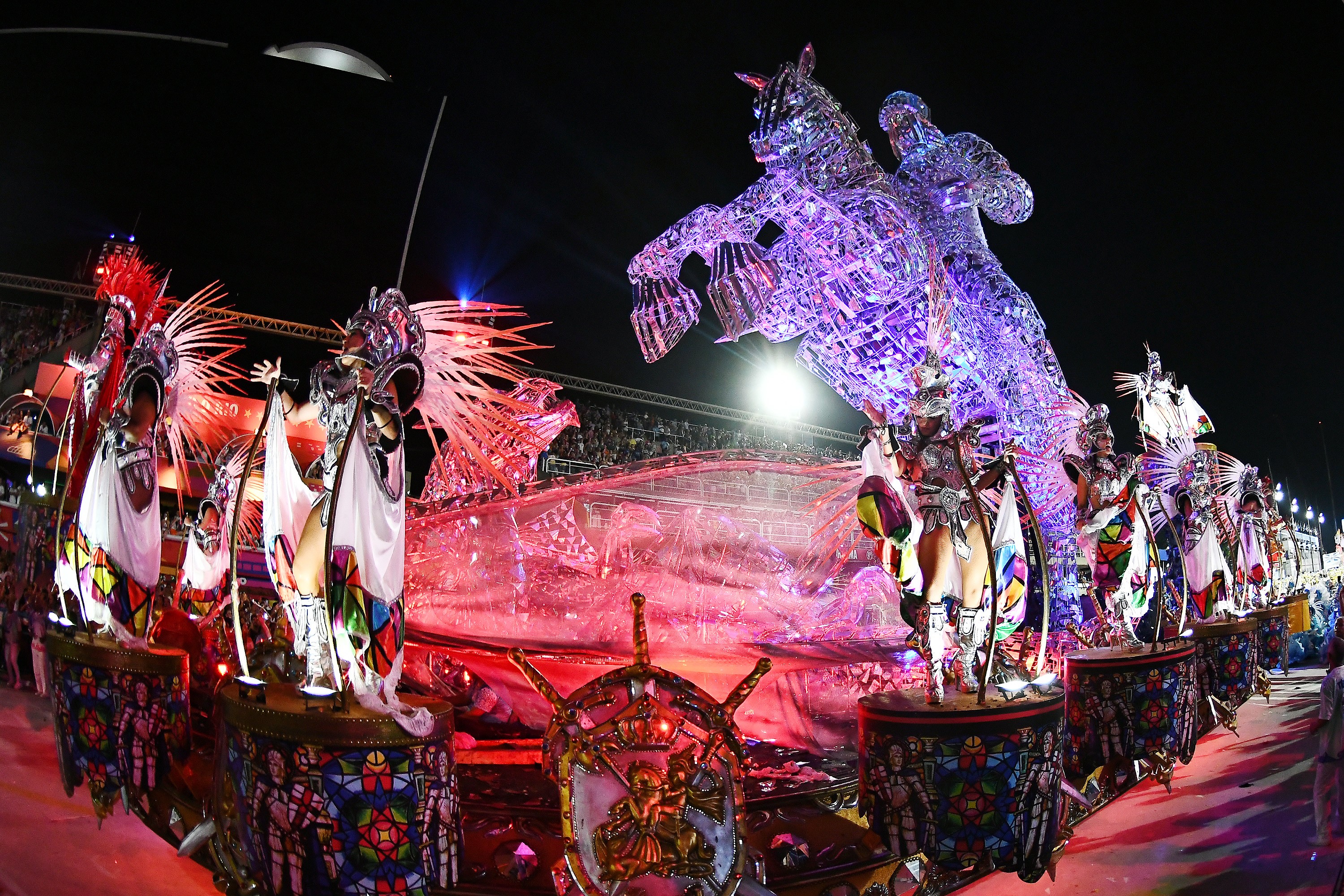 Carnaval 2024: Alerj aprova obrigatoriedade de sirenes em carros alegóricos