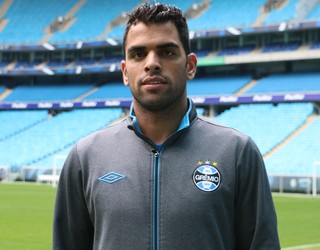 Grêmio precisa pagar R$ 9 mi por Maicon e conta com desejo do capitão