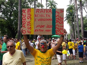 Cartaz em Belo Horizonte critica a impunidade (Foto: Humberto Trajano/G1)