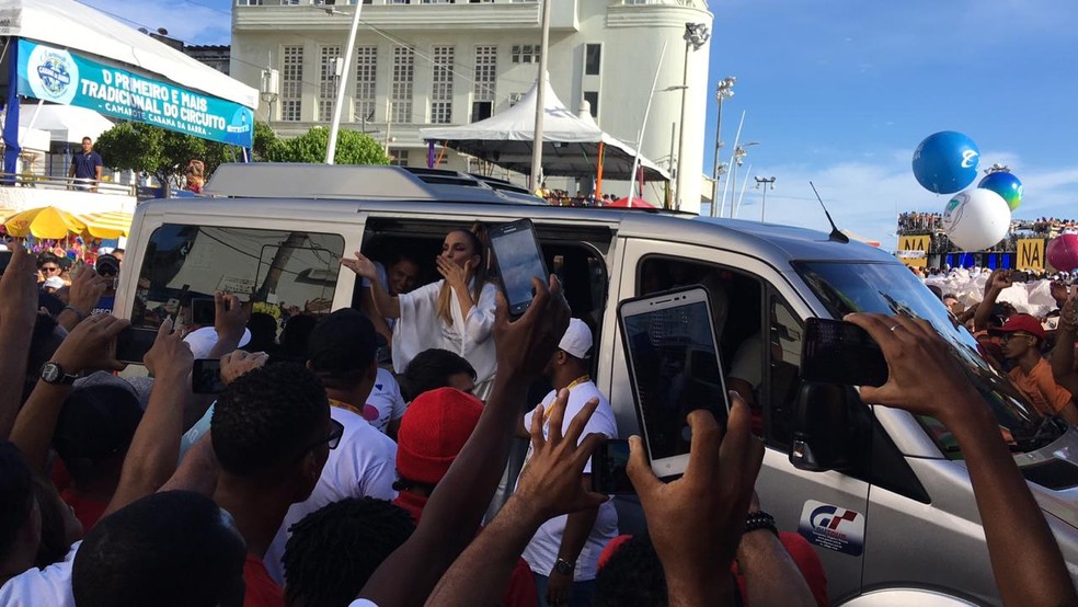 Ivete Sangalo chega no circuito Dodô (Barra-Ondina) — Foto: Alan Oliveira/G1