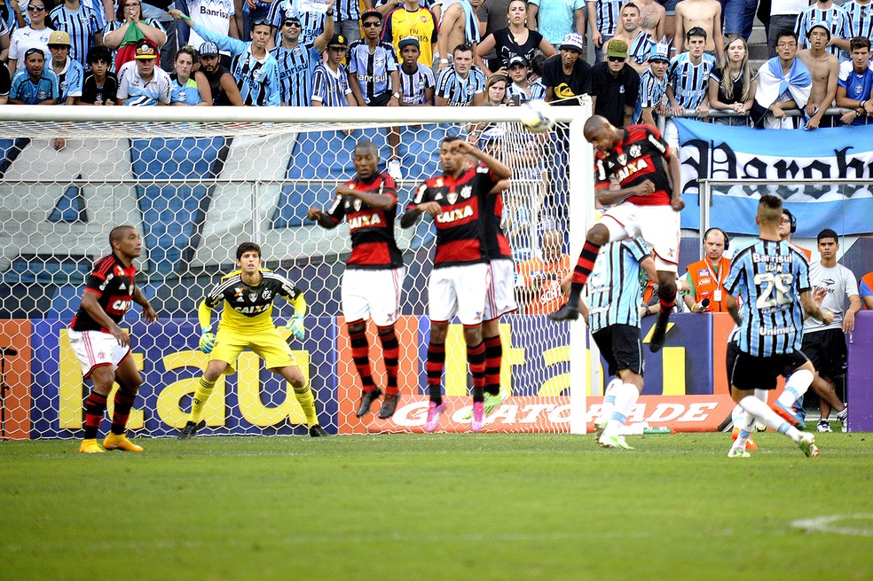 Daniel em ação em seu único jogo pelos profissionais do Flamengo, diante do Grêmio, em Porto Alegre — Foto: Donaldo Hadlich / Agência Estado