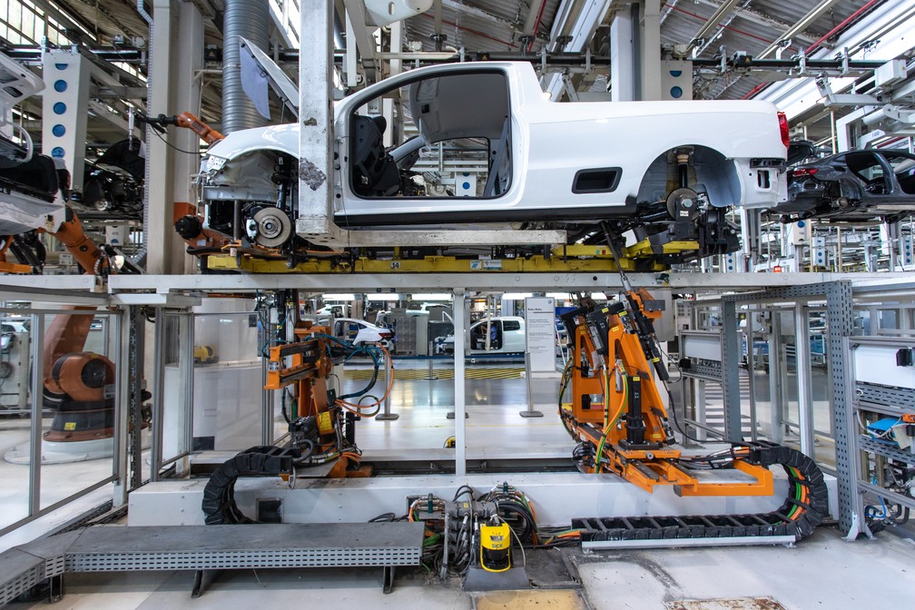 Linha de produção da Saveiro na fábrica da Volkswagen em São Bernardo do Campo, SP — Foto: Celso Tavares/G1