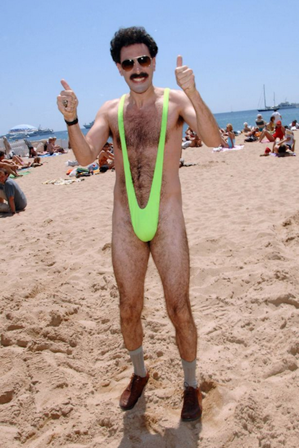 O personagem Borat do ator Sacha Baron Cohen com sua clássica sunga verde (Foto: Reprodução)