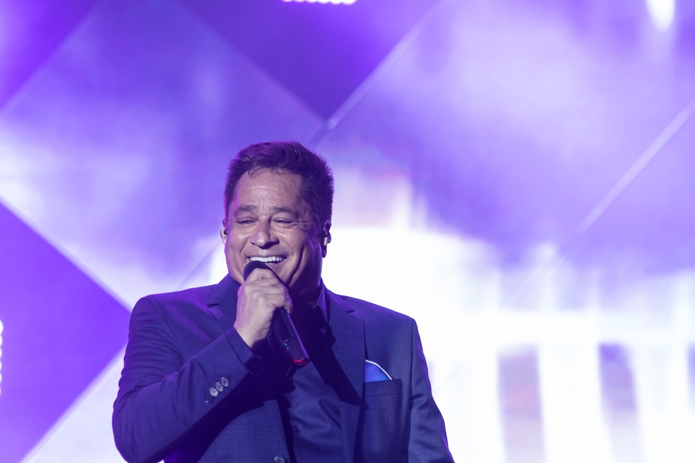 Cantor Leonardo, no show Amigos, cantou o sucesso "Pense Em Mim" em Barretos 2019 — Foto: Ricardo Nasi