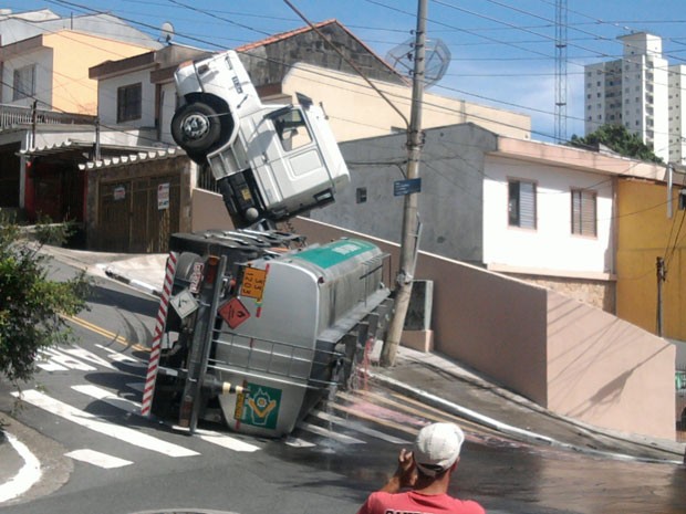 caminhão vila carrão (Foto: Lucimara Ramos/VC no G1)