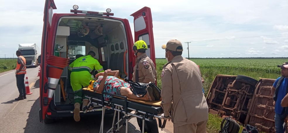 Cinco vítimas foram encaminhadas para o hospital — Foto: Divulgação