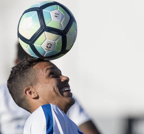 Contrato longo e multa pesada: como o Corinthians freia assédio a Pedrinho