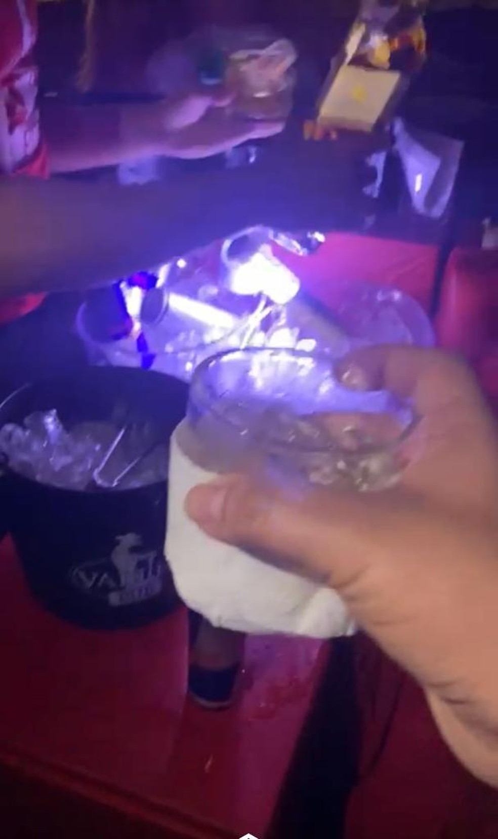 Suspeitos ostentavam vida de luxo em festas e fotos divulgadas em redes sociais.  — Foto: Polícia Civil. 
