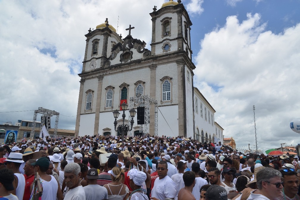 Multidão acompanhou procissão de 8 km até chegar à Igreja do Bonfim, em Salvador — Foto: Joilson César/Ag. Haack