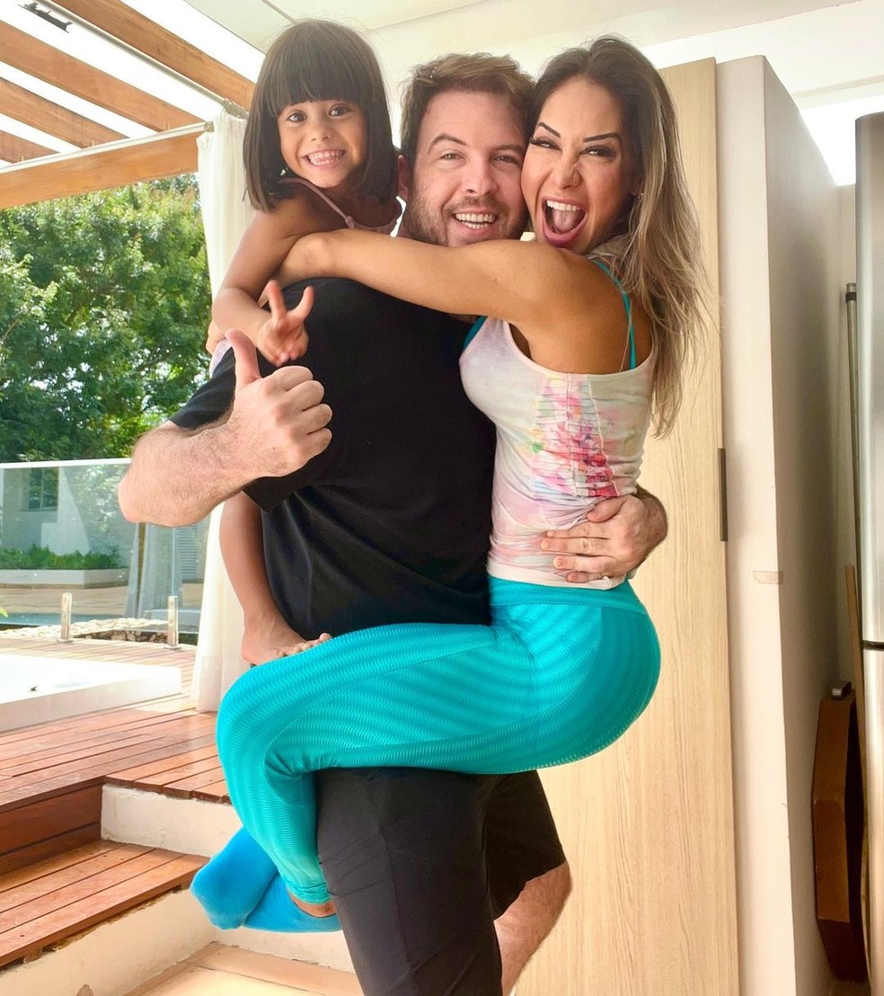 Thiago Nigro, Maíra Cardi e Sophia Aguiar — Foto: Reprodução Instagram