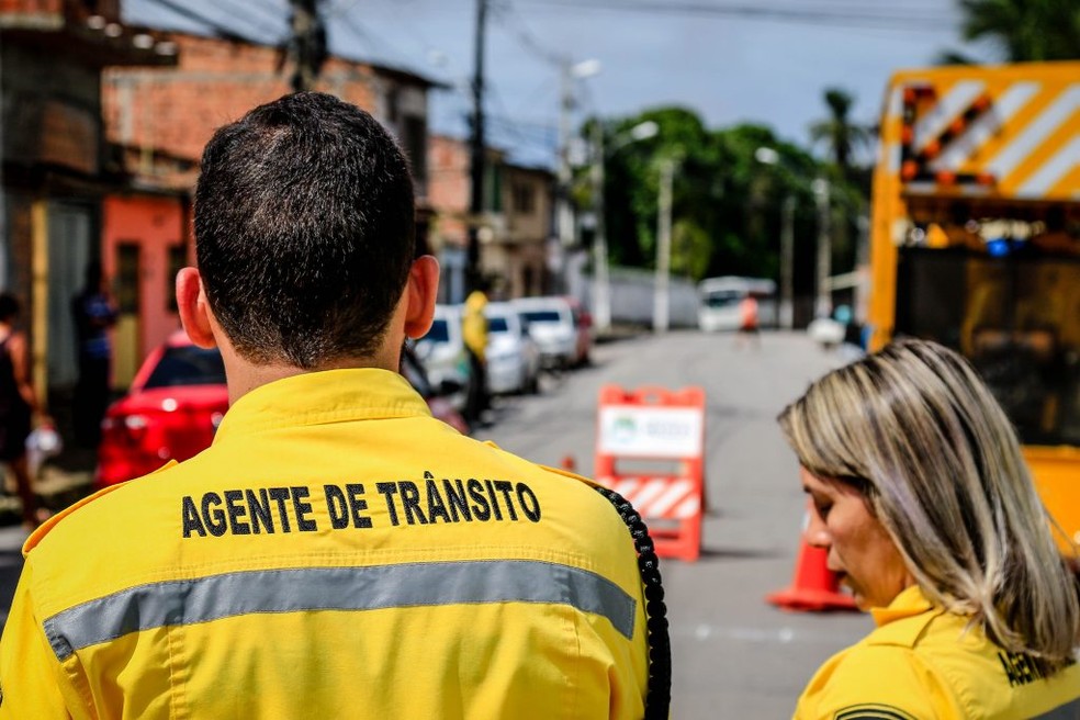 Agentes da SMTT estarão no Pinheiro nesta quinta-feira (14) para ordenar o trânsito por conta do fechamento das vias. — Foto: Pei Fon/Secom Prefeitura de Maceió