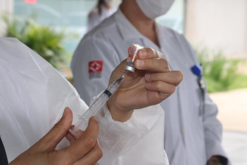 MS libera 4ª dose da vacina contra Covid para pessoas a partir de 50 anos; veja onde se imunizar na capital