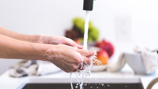 lavar as mãos, higiene, água (Foto: Pexels)