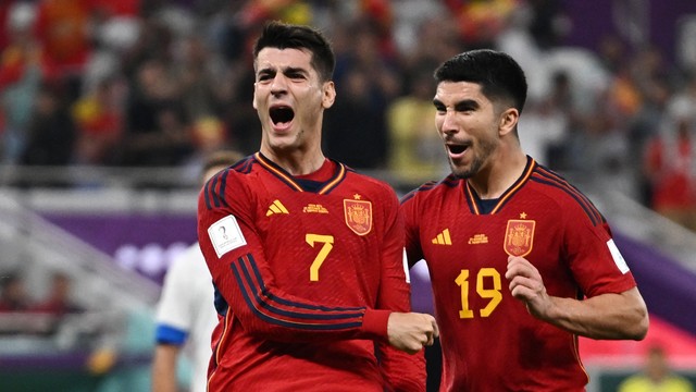 Alvaro Morata e Carlos Soler comemoram o gol em Espanha x Costa Rica