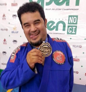 Adilson Higa Dorval e o bronze no open de jiu-jítsu em Curitiba (Foto: Arquivo pessoal)