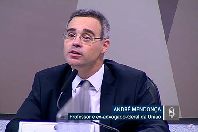 André Mendonça mentiu muito, disfarçou mais ainda, mas foi elogiado por adular a classe política