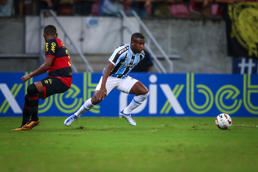 Elias é eleito o pior em campo após desperdiçar a melhor chance de gol da partida