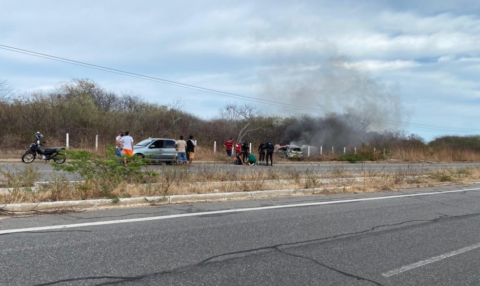 Homem perde controle do carro, bate em poste e morre em rodovia entre Mossor&oacute; e Tibau &mdash; Foto: Cedida