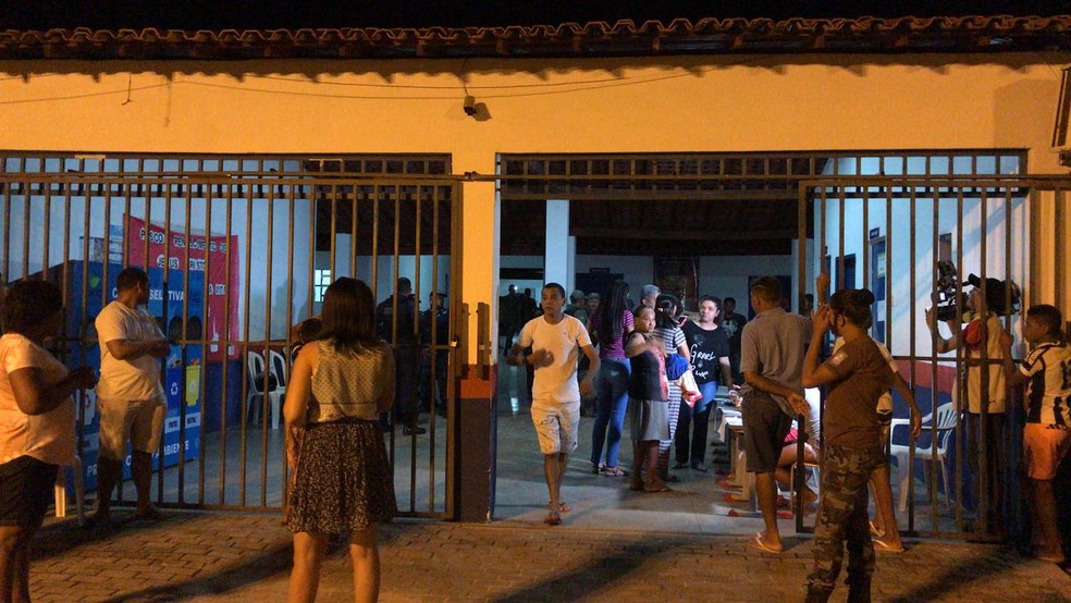 FamÃ­lias foram levadas para a escola Agripina Portela, em JosÃ© de Freitas (Foto: Aniele BrandÃ£o/TV Clube)