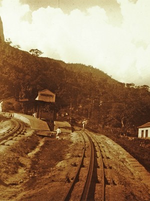 Trecho da Estrada de Ferro Príncipe do Grão (Foto: Coleção Sanson)