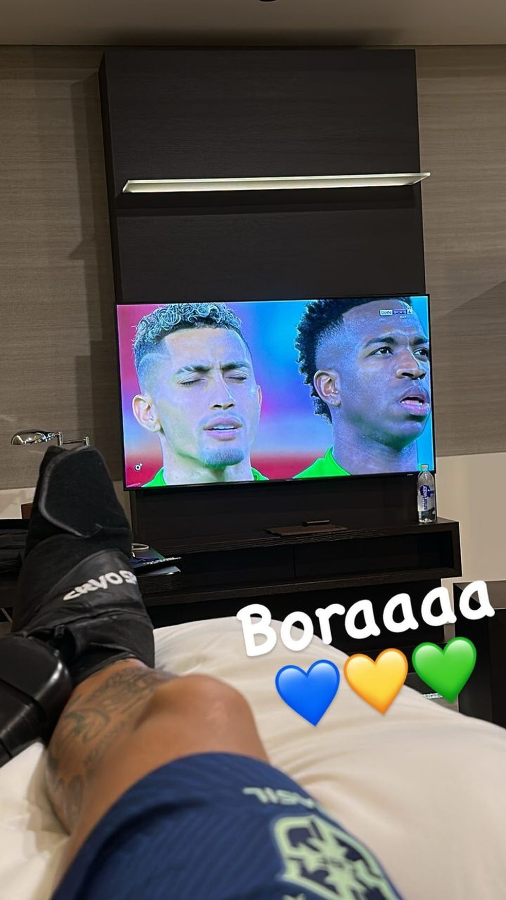 Neymar assistindo ao jogo da Seleção Brasileira -  Foto: Reprodução / Instagram