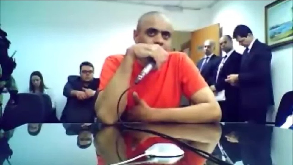 Adélio Bispo durante audiência de custódia após dar facada em Bolsonaro em Juiz de Fora — Foto: Reprodução/TV Globo