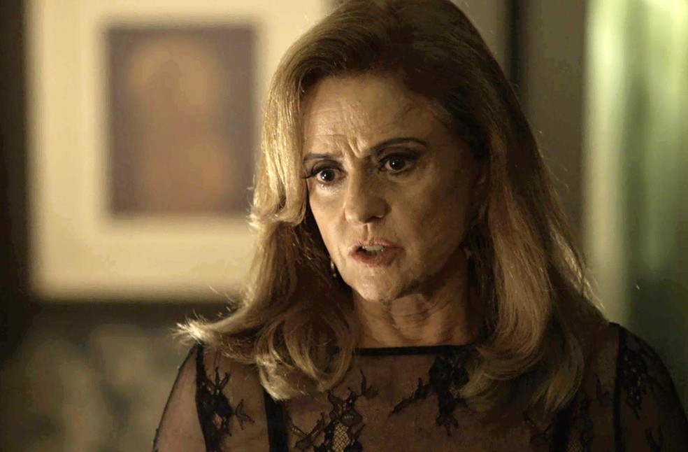 Sophia despeja a verdade sob Lívia  (Foto: TV Globo)