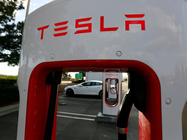 Tesla quer vender carro e elétrico e o painel solar para recarregar (Foto: REUTERS/Sam Mircovich)