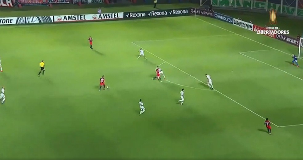Meio-campistas quase nem aparecem no quadro quando Herrera se aproxima da Ã¡rea â Foto: ReproduÃ§Ã£o