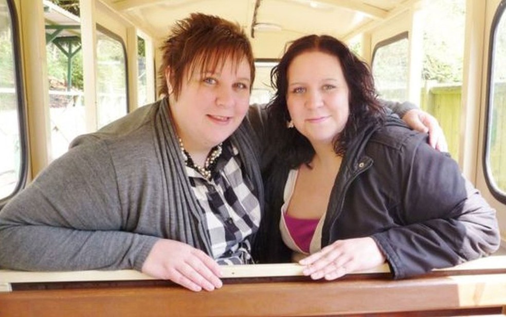 As gêmeas tinham outros problemas de saúde, disseram suas irmãs — Foto: Zoe Davis/BBC