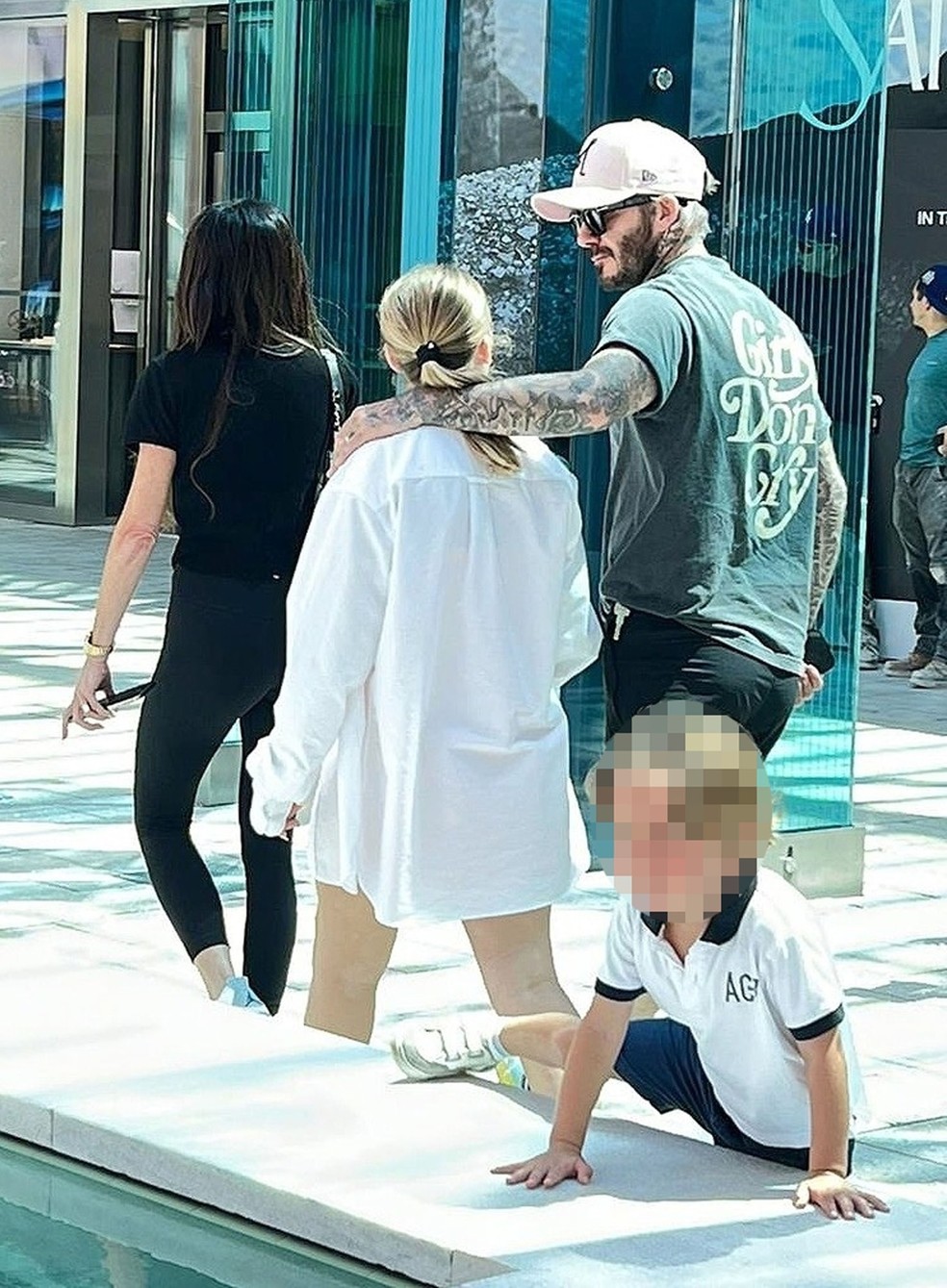 Victoria e David Beckham com a filha, Harper — Foto: The Grosby Group