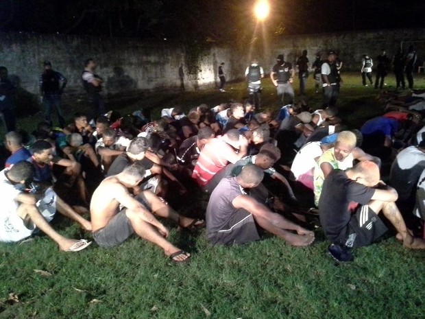 Presos foram detidos quando organizavam uma festa para comemorar crimes (Foto: Jade Bonna/G1)