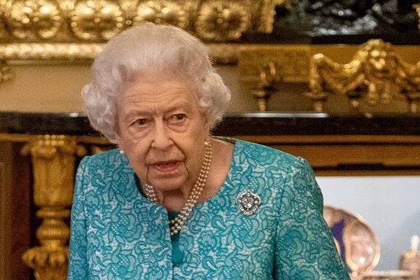 A Rainha Elizabeth 2ª em evento no Palácio de Windsor (Foto: Getty Images)