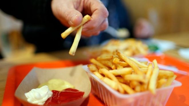 BBC: Diante deles, não há dúvidas: são alimentos difíceis de resistir. Mas como classificar os alimentos hiperpalatáveis com maior exatidão? (Foto: GETTY IMAGES VIA BBC)