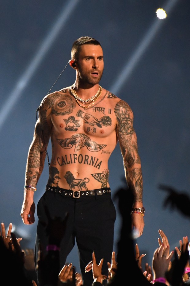 ATLANTA, GA - FEBRUARY 03:  Adam Levine of Maroon 5 performs during the Pepsi Super Bowl LIII Halftime Show at Mercedes-Benz Stadium on February 3, 2019 in Atlanta, Georgia.  (Photo by Kevin Mazur/WireImage) (Foto: WireImage)