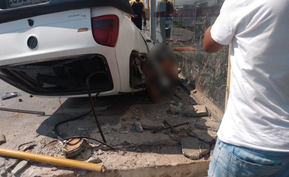 Motorista sofreu traumatismo craniano em acidente de carro — Foto: Divulgação