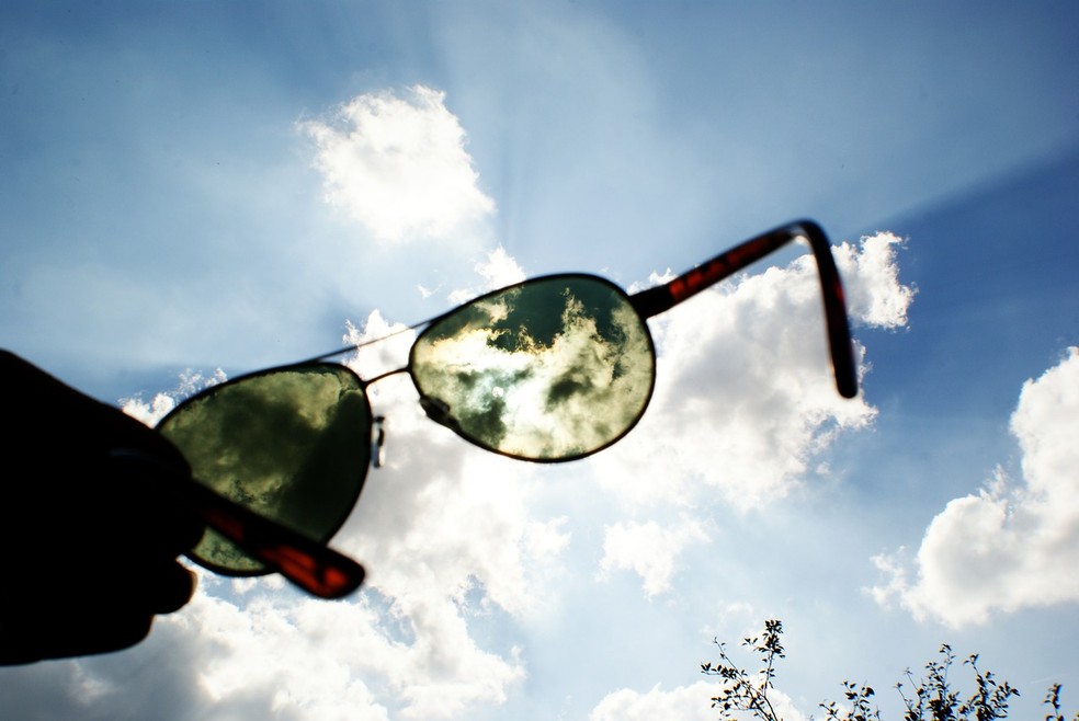 Óculos de sol em dia ensolarado — Foto: Marion Beraudias/Pixabay