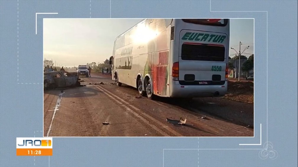 Motorista de carro morreu na hora, segundo polícia — Foto: Rede Amazônica/Reprodução