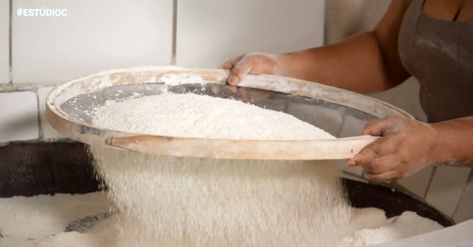 Conheça o processo de fabricação de farinha de mandioca na região litorânea  do Paraná | Estúdio C | Gshow