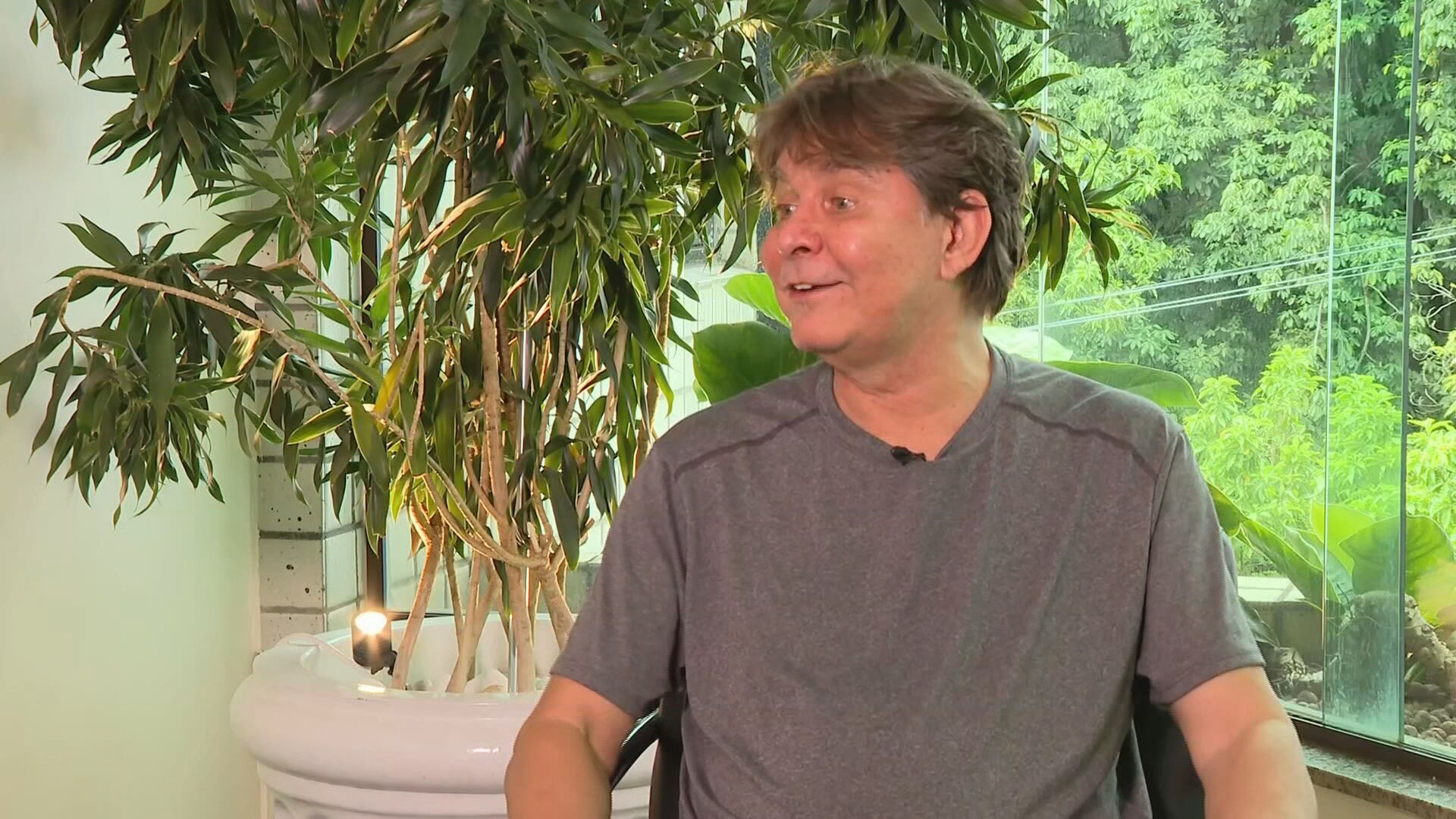 Lô Borges caminha pelos trilhos tortos do álbum 'Não me espere na estação'