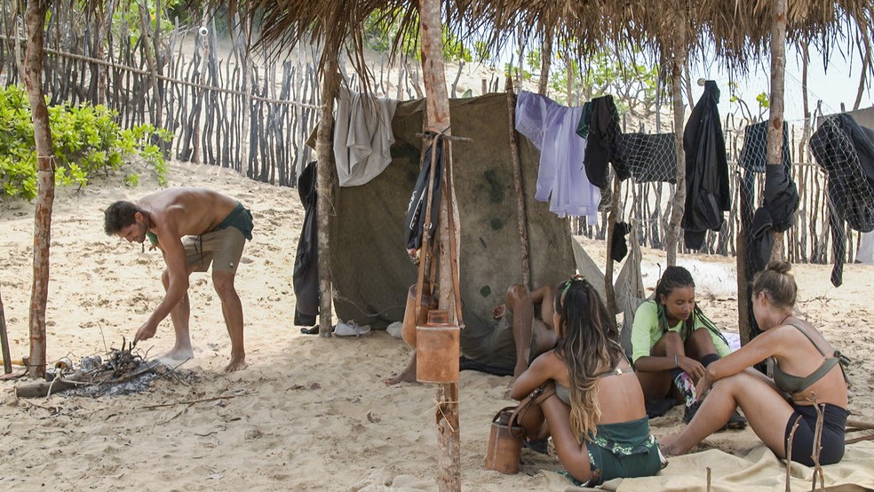 Tribo Calango no acampamento do 'No Limite' — Foto: Globo