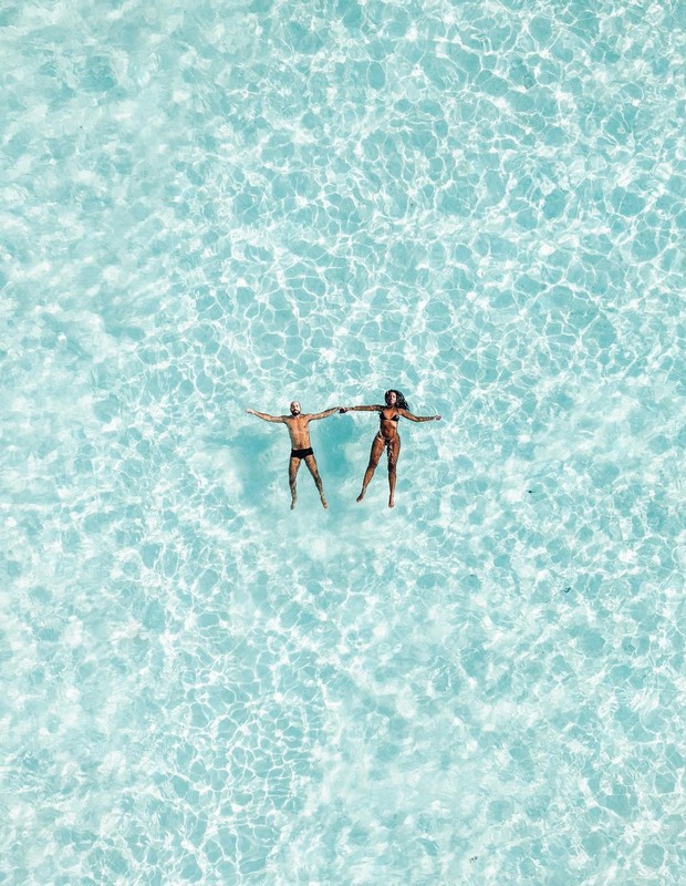 Iza e o marido, Sérgio Santos, nas Ilhas Maldivas (Foto: Reprodução/Instagram)