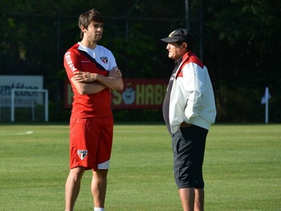 Muricy diz que Kaká volta 100% e enche a bola do meia: 