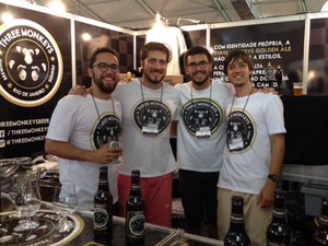 Amigos fundaram há 11 meses mais jovem cervejaria do festival (Foto: Káthia Mello/G1)