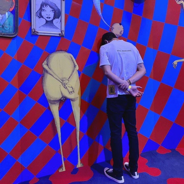 Enzo Celulari e Claudia Raia visitam exposição em São Paulo (Foto: reprodução/Instagram)